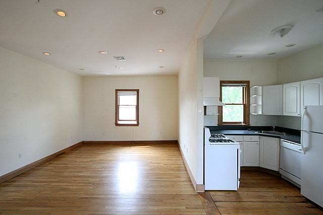 Primary Photo - 345 Columbia St