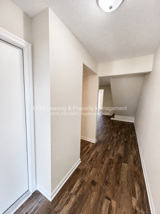 Foto del edificio - Knollbrook Townhome in lee's Summit, MO with New Upgrades & Rent Special