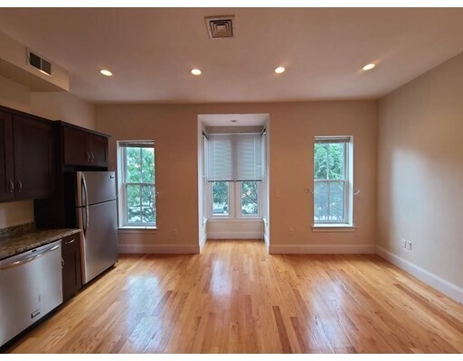 Building Photo - 639 Tremont St