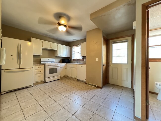 Foto del edificio - 3727 Hillcrest Rd
