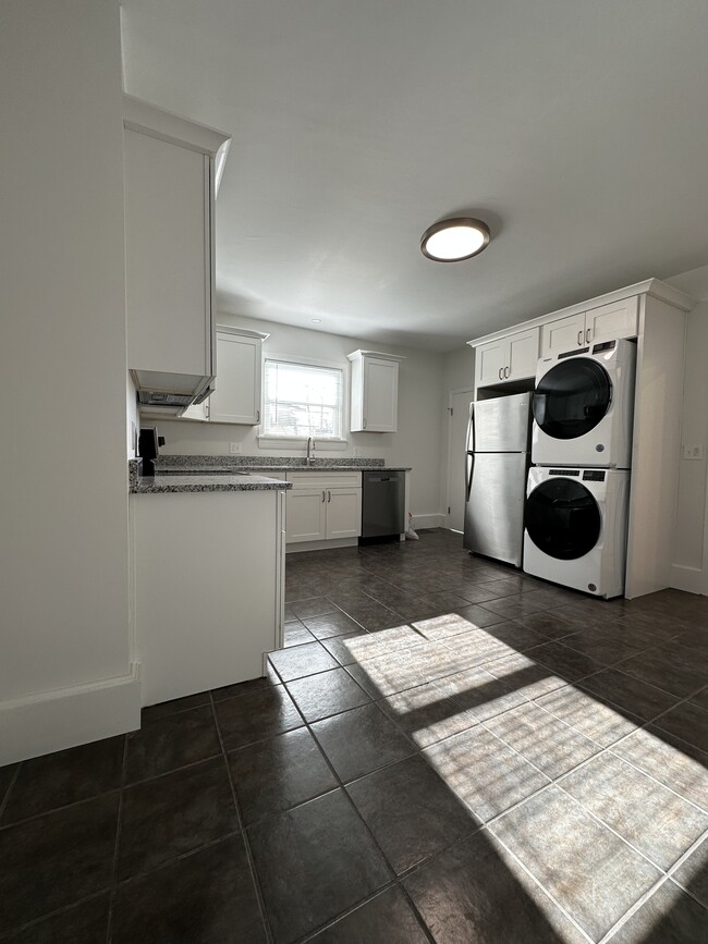 Spacious kitchen - 12 Tiffany St