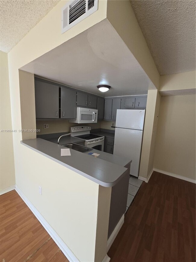 Foto del edificio - 670 NW 85th Pl