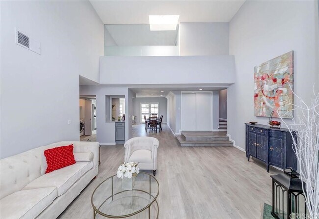 Foto del edificio - 630 Kelton Ave