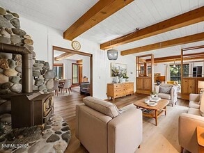 Building Photo - 445 Country Club Dr