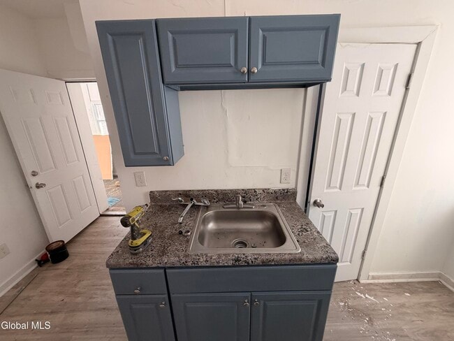 Building Photo - 8 Gardiner St