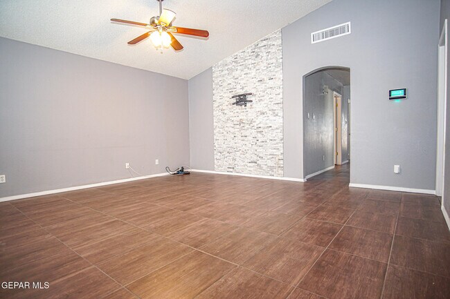 Foto del edificio - 3717 Tierra Zafiro Dr