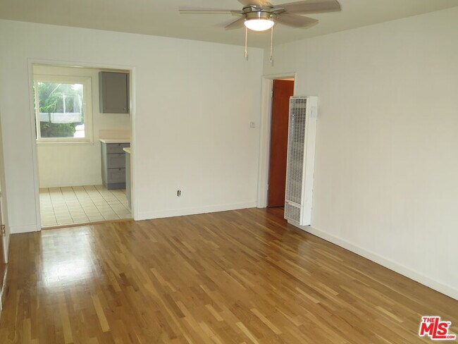Foto del edificio - 2221 Ocean Park Blvd