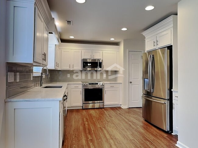 Building Photo - 19005 Kanawha Dr