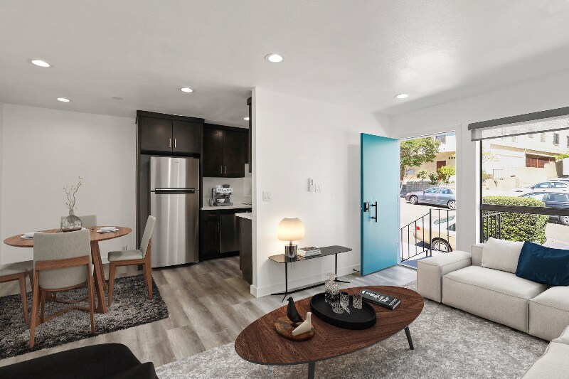 Foto principal - 900 W College St