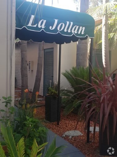 La Jollan Apartments