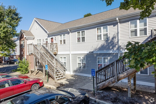 Building Photo - Woods Of Glen Hill Manor