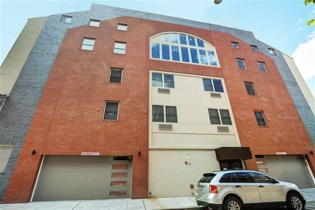 Building Photo - 545 39th St