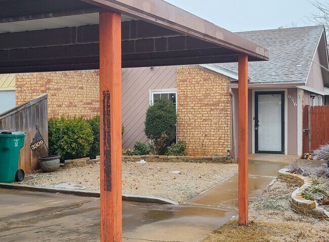 Building Photo - 3 Bed / 2 Bath Home