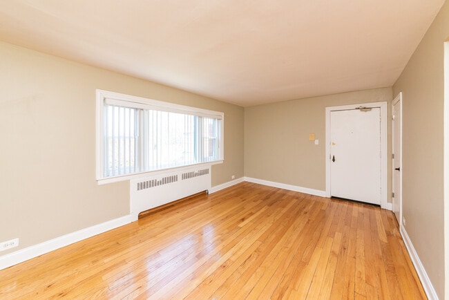 Foto del edificio - 227 Custer Ave