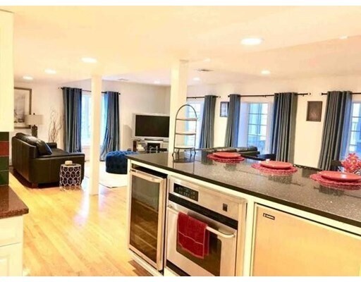 Foto del edificio - 139 Fresh Pond Pky