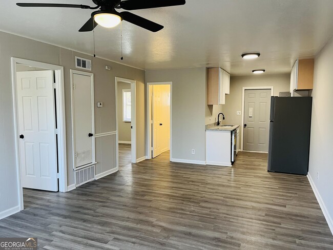 Foto del edificio - 214 Cabin Creek Dr