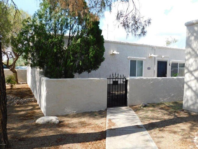 Building Photo - 1417 E Fort Lowell Rd