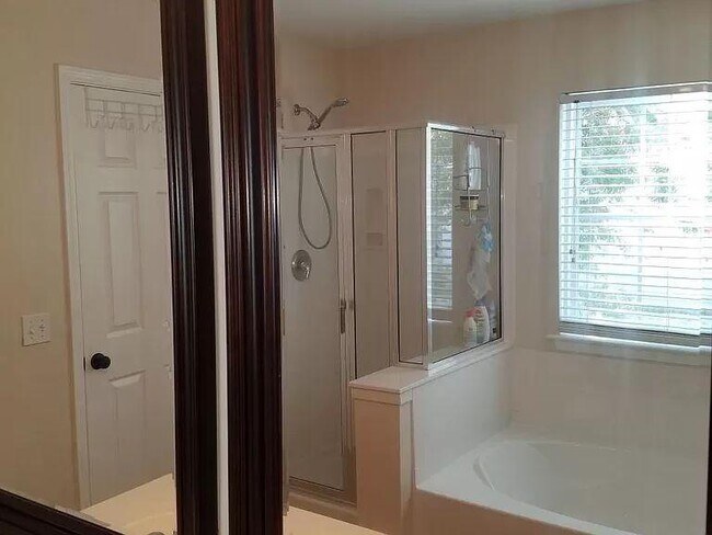 Building Photo - 67 Shadow Moss Dr