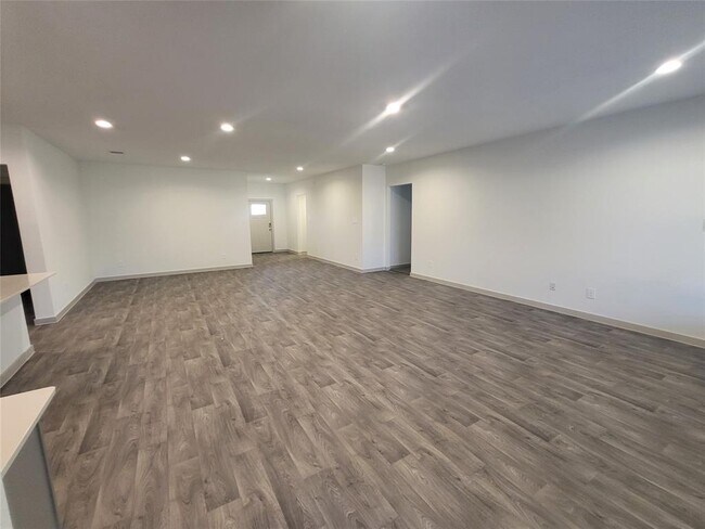 Building Photo - 2110 4th St