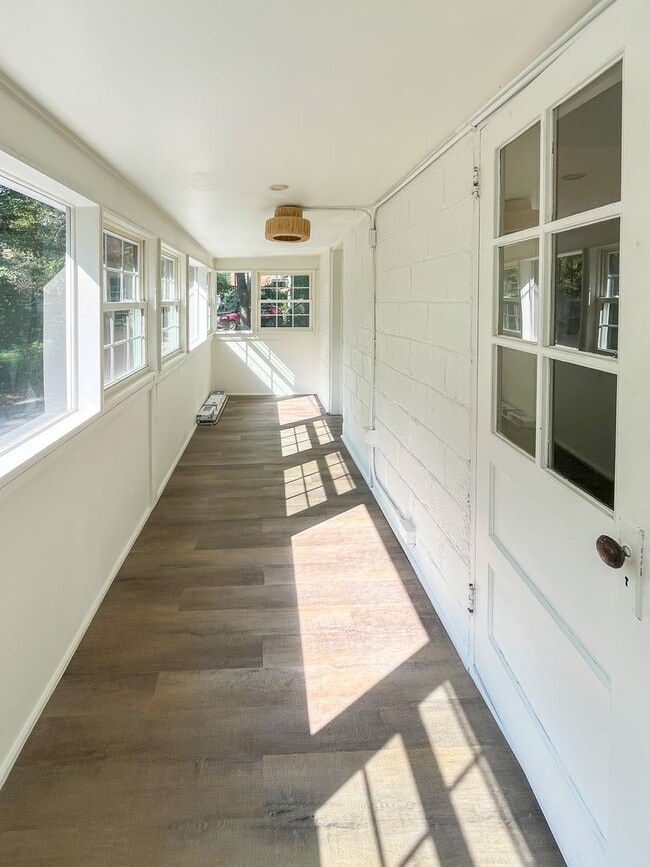 Building Photo - 128 Maywood Ln