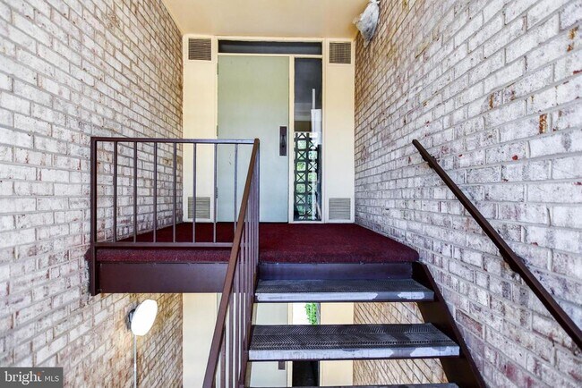 Foto del edificio - 7174 Donnell Pl