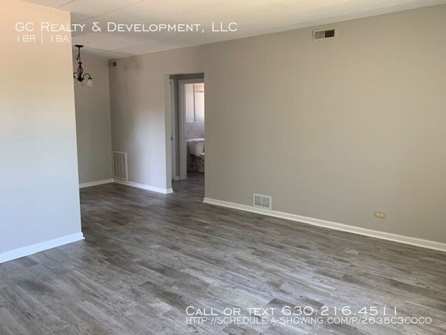 Building Photo - NO SECURITY DEPOSIT OPTION / UPDATED FLOORING