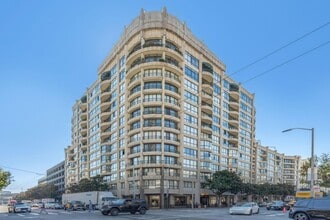 Building Photo - 300 3rd St