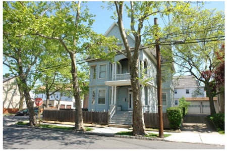 Building Photo - 142 Gordon St