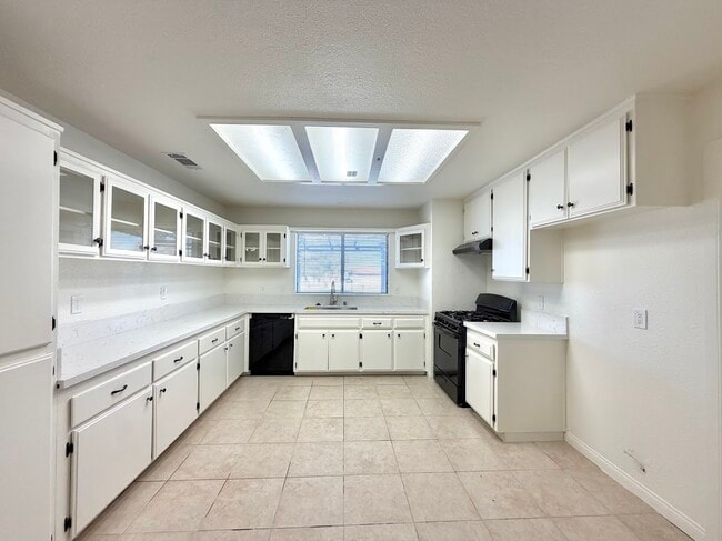 Building Photo - 18089 Capri St