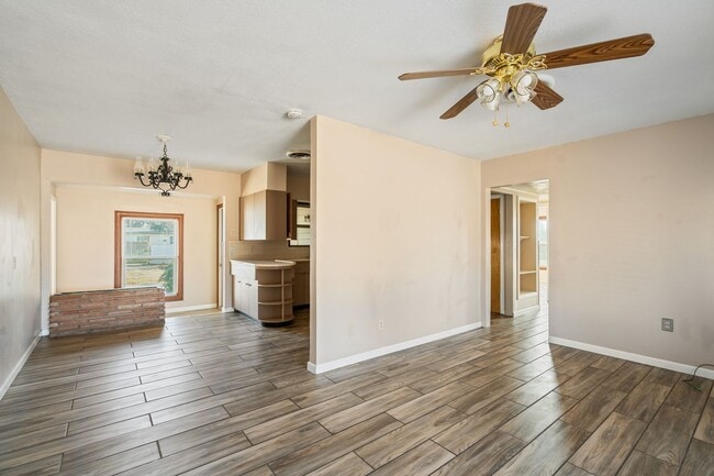 Building Photo - 1605 Ave B