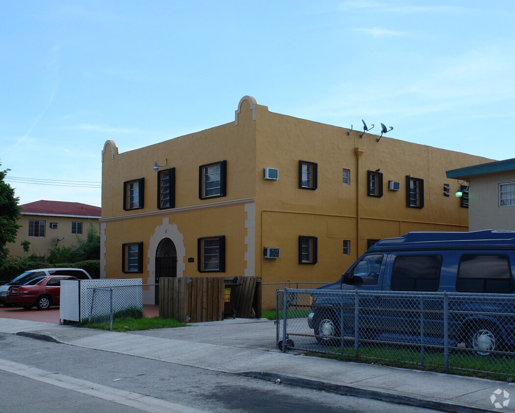 Building Photo - 2238 SW 9th St