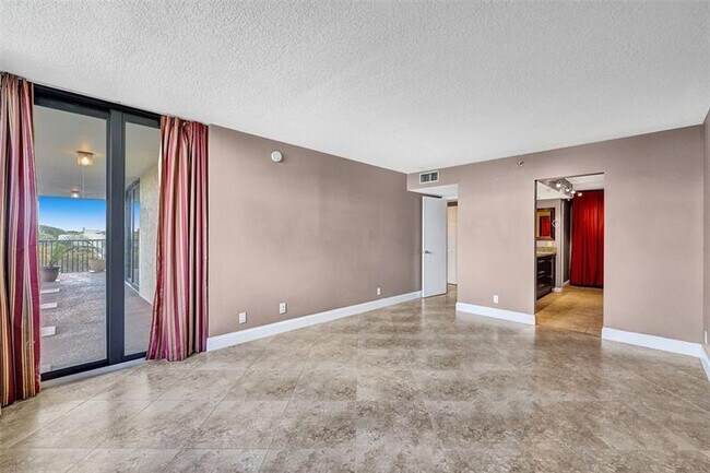Building Photo - 105 Lake Emerald Dr