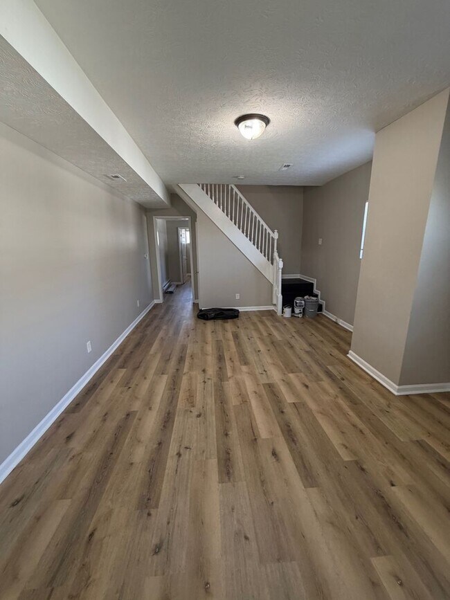 Building Photo - South Side 3 Bedroom Half Double