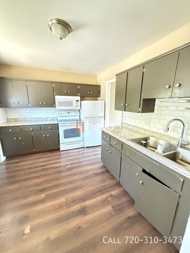 Photo - 5260 E Warren Ave Apartment