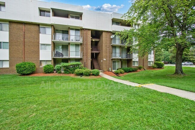 Building Photo - 10249 Prince Pl