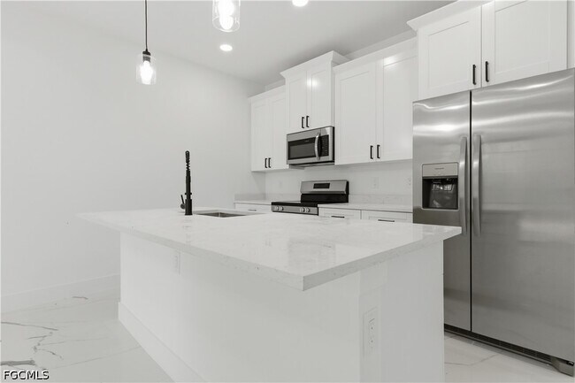 Foto del edificio - 4787 Golfview Blvd