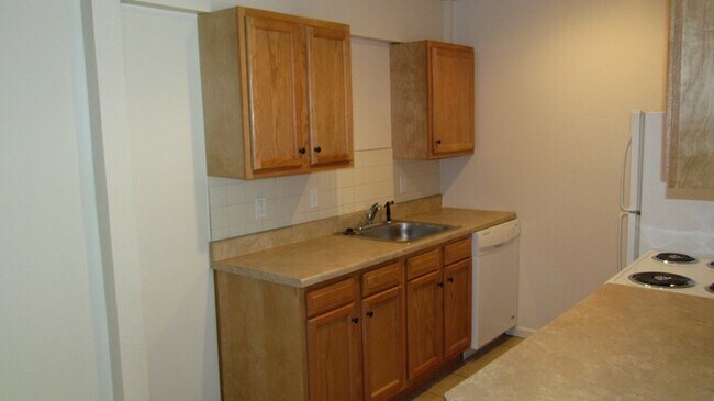 Foto del edificio - Available June 21!!