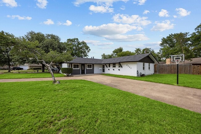 Photo - 2227 Greenbrier Dr House