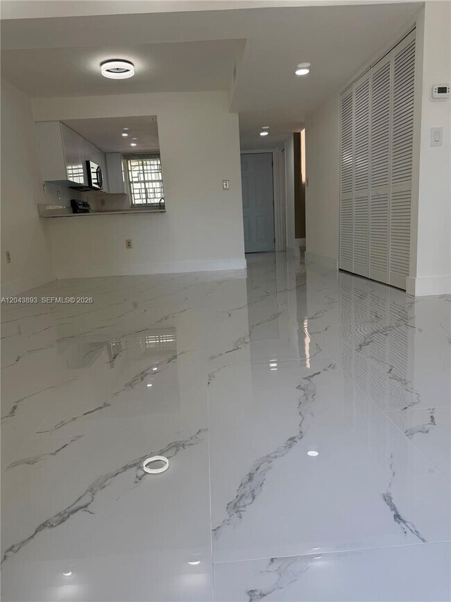 Foto del edificio - 11123 NW 7th St