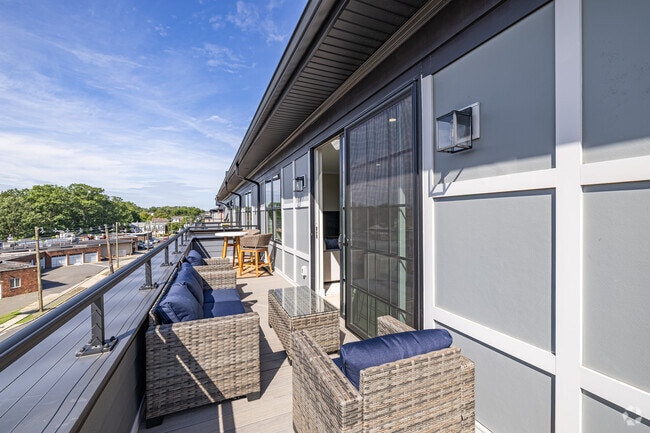 2BR, 2BA - 1,402SF - Balcony - Westfield Crossing