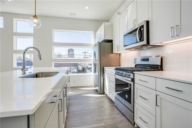 Foto del edificio - 2528 N Fitzhugh Ave