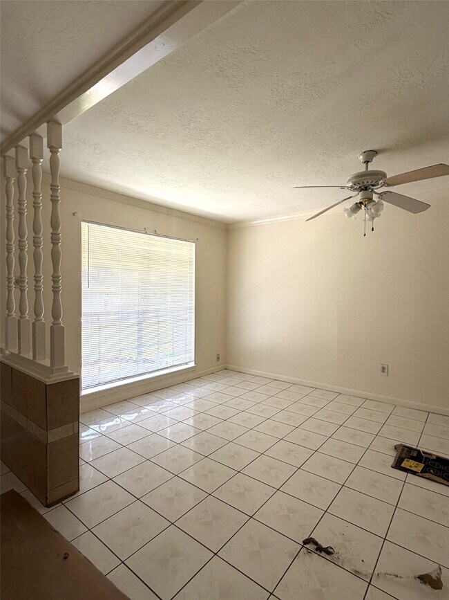 Building Photo - 10830 Overlea Dr