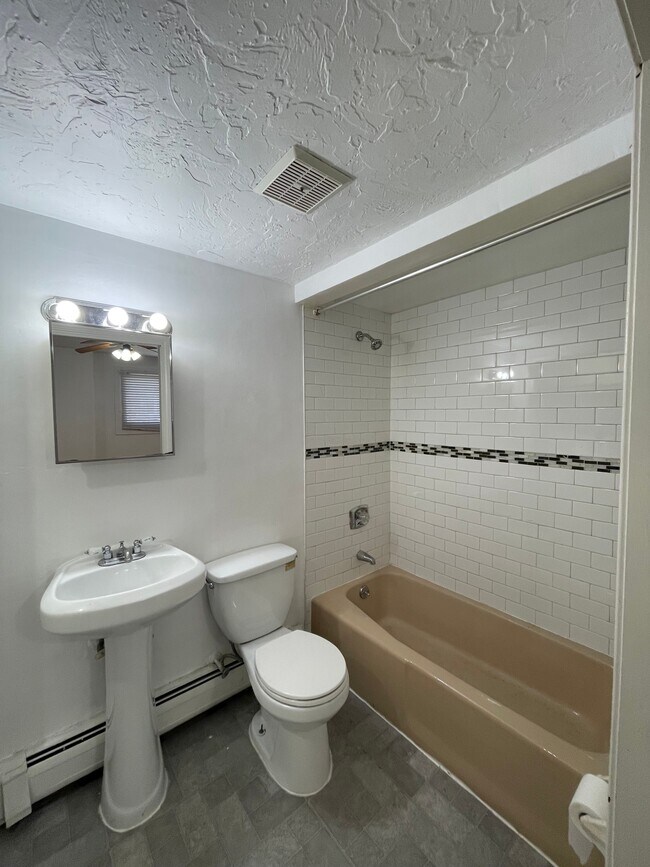 Foto del edificio - 195 Maverick St