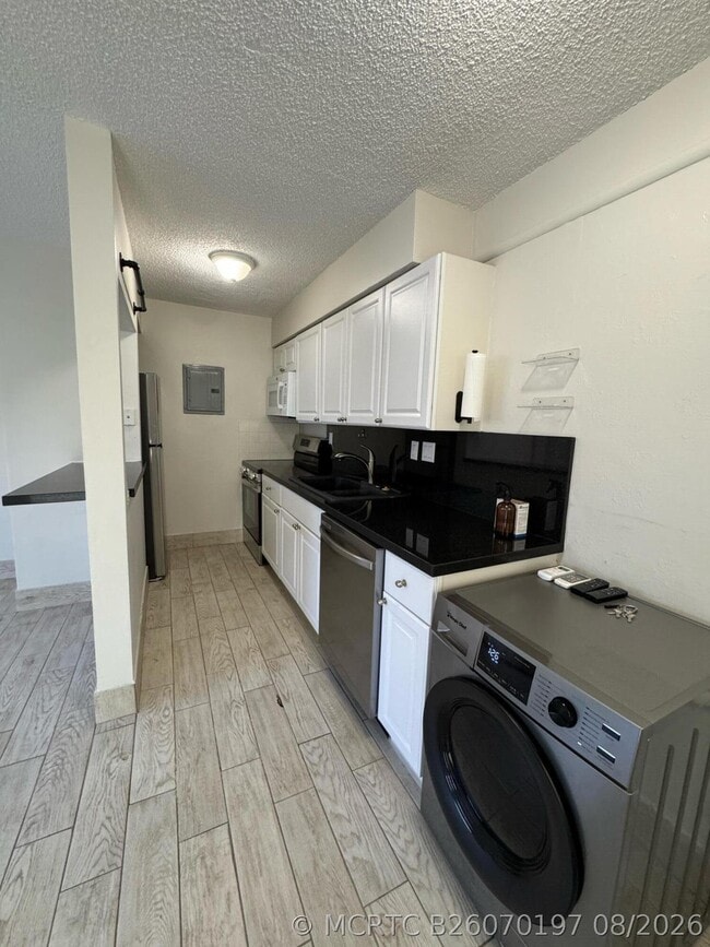 Building Photo - 340 SW 16th Ct
