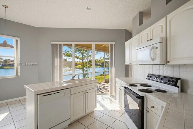 Foto del edificio - 575 SE 29th Dr