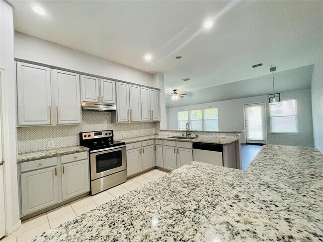 Foto del edificio - 2700 St John's Dr