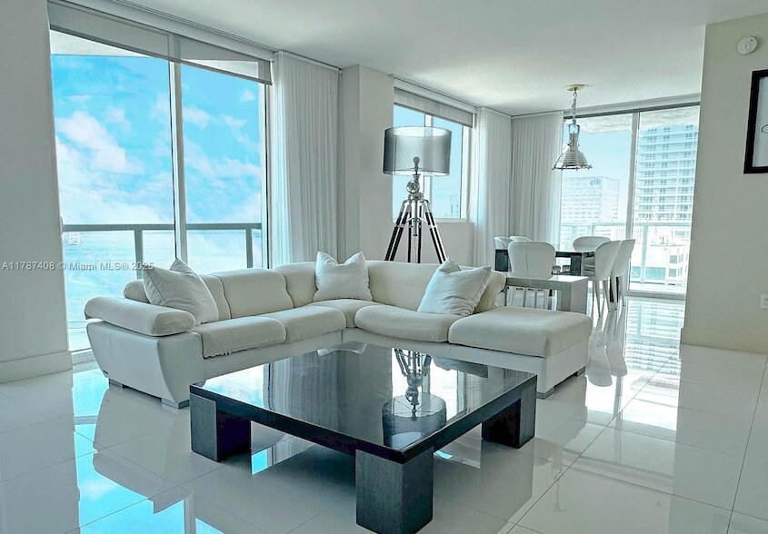 Primary Photo - 244 Biscayne Blvd