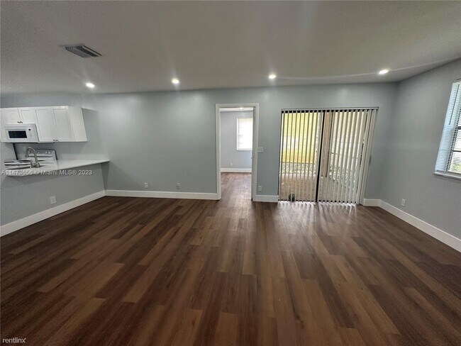 Foto del edificio - 3 br, 2 bath House - 1901 NW 94th Ave # 106A