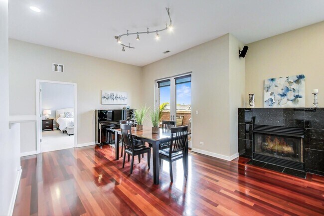 Foto del edificio - 1600 N Marshfield Ave