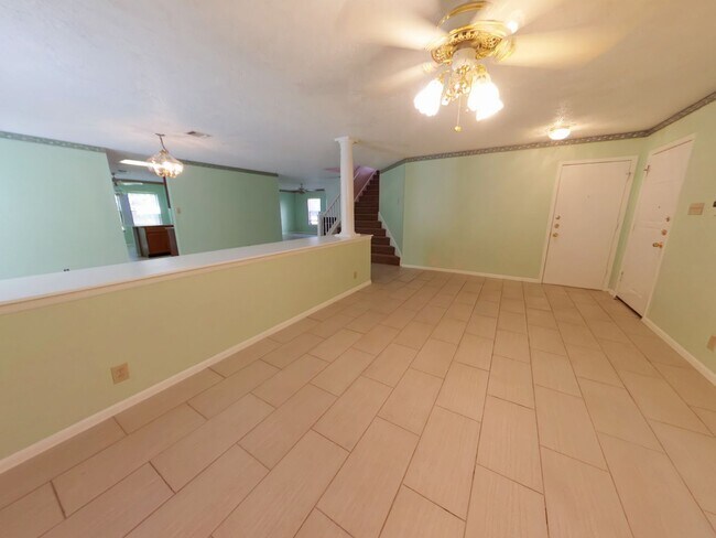 Building Photo - Large beautiful home